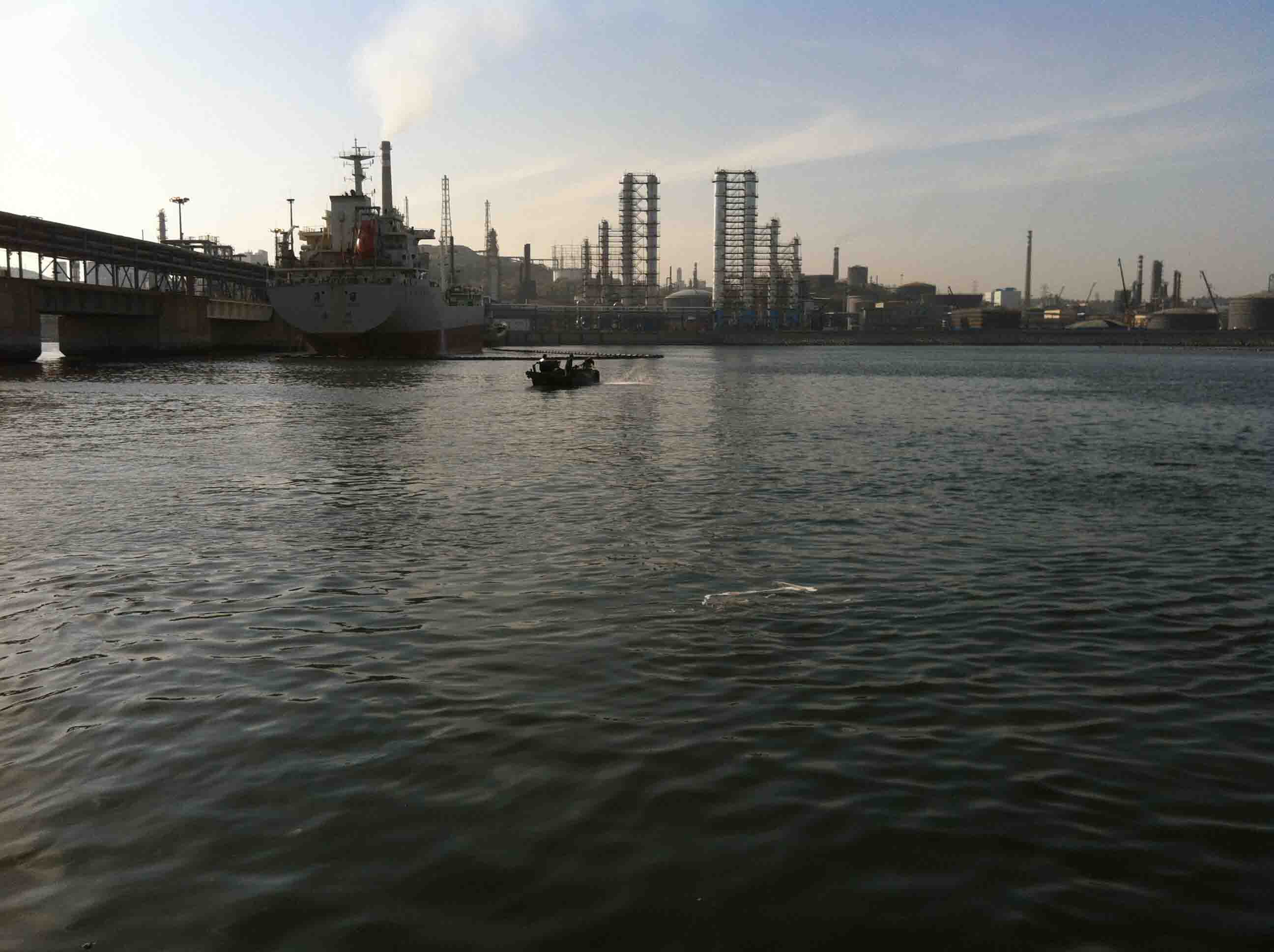 07金牛座 离港后消油剂喷洒 01.JPG